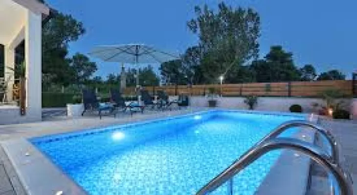 تاسیسات  سنگ زیربنای استخر