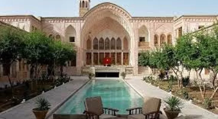 ۸۵ درصد صنعت گردشگری قم در اختیار بخش خصوصی است