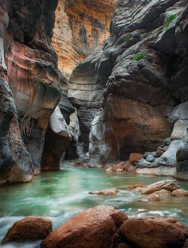 تنگه هلت با طبیعتی بکر در استان لرستان  + تصاویر