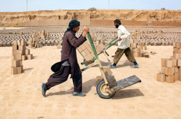 تصاویری زیبا از آجر پزی سنتی در ایران