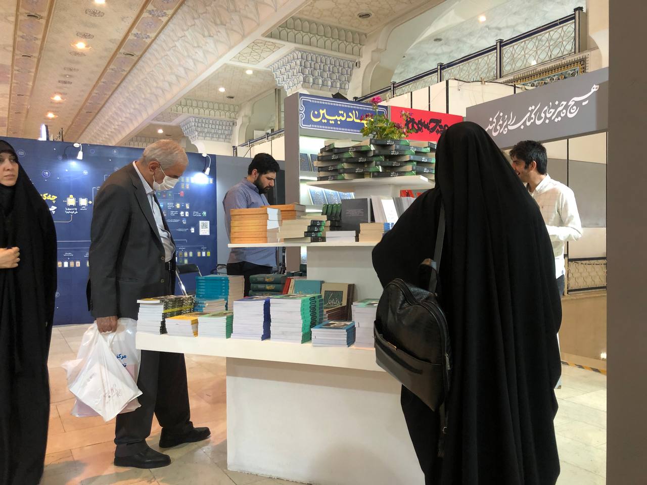 نمایشگاه کتاب تهران به نیمه رسید + تصاویر