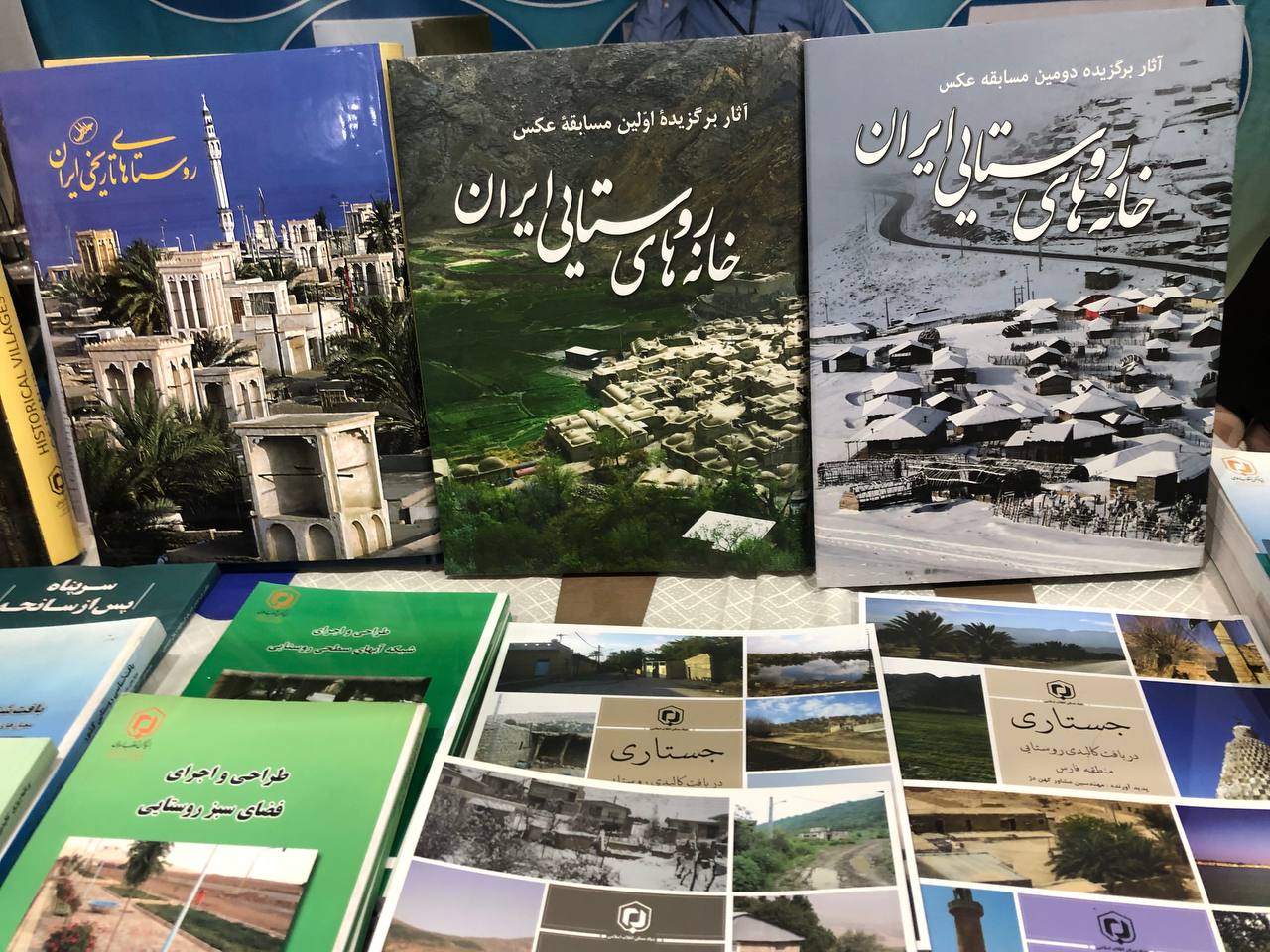 نمایشگاه کتاب تهران به نیمه رسید + تصاویر