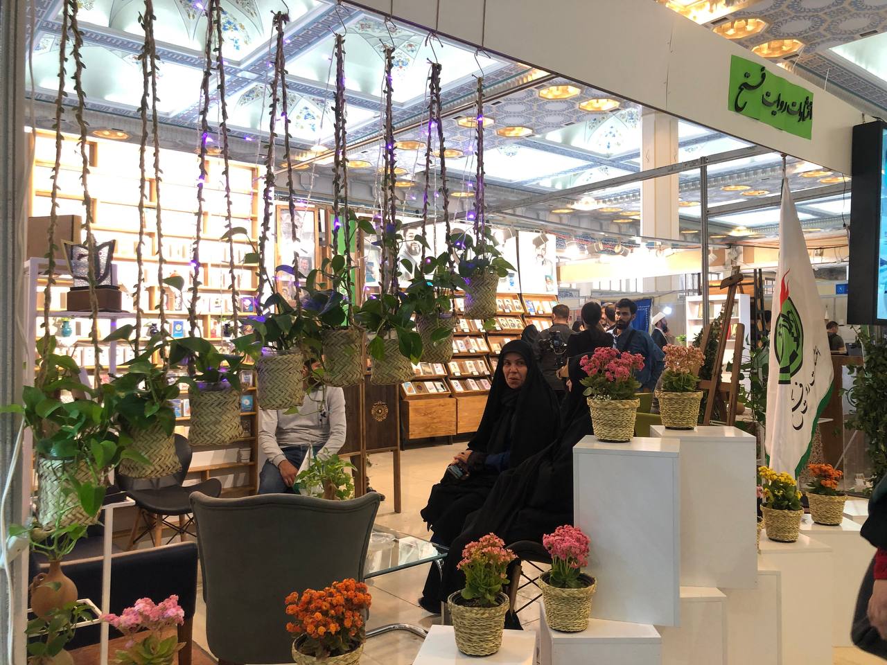 نمایشگاه کتاب تهران به نیمه رسید + تصاویر