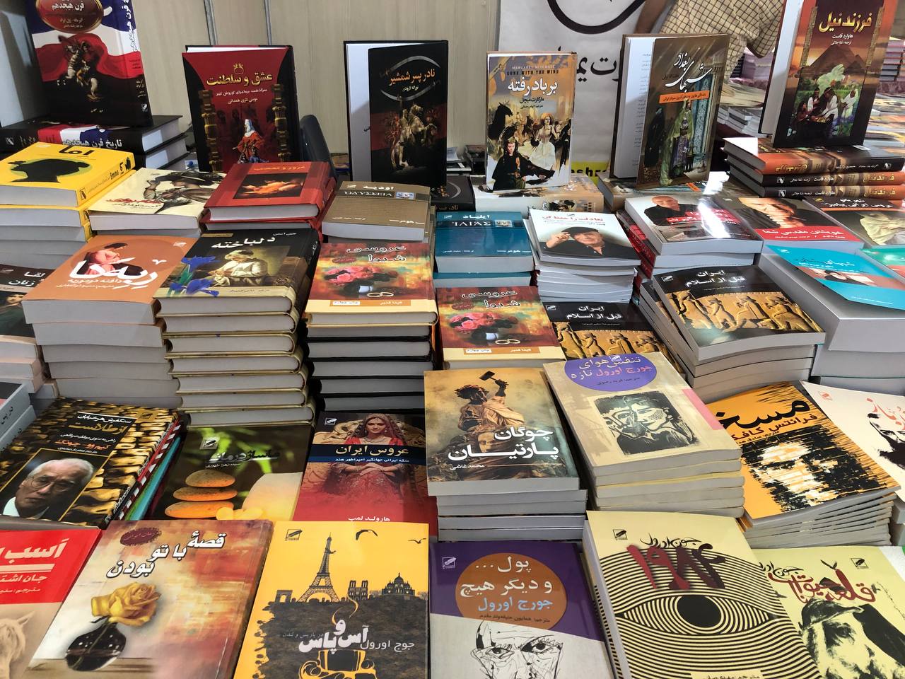 نمایشگاه کتاب تهران به نیمه رسید + تصاویر