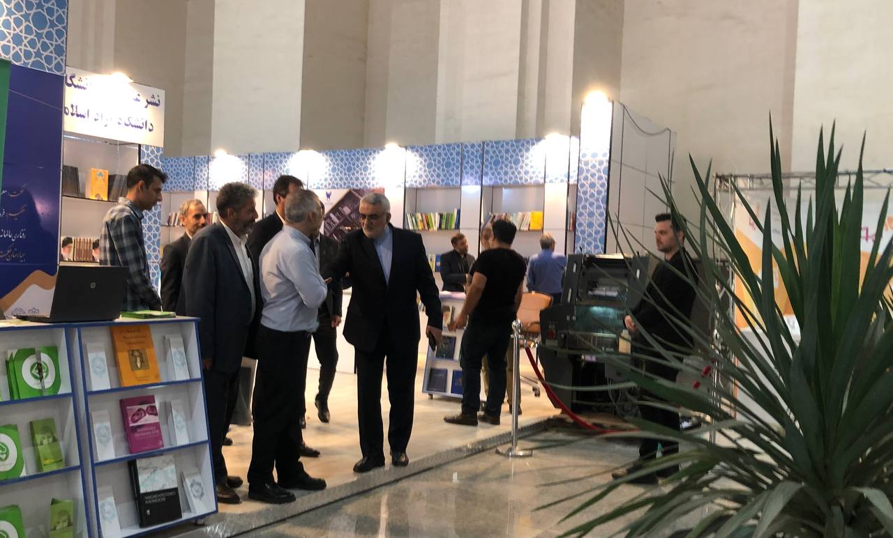 نمایشگاه کتاب تهران به نیمه رسید + تصاویر