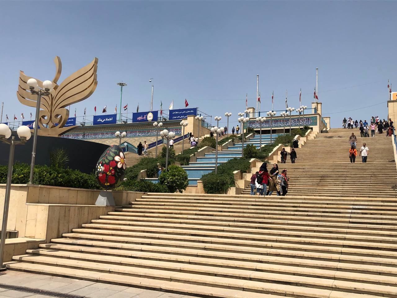 نمایشگاه کتاب تهران به نیمه رسید + تصاویر