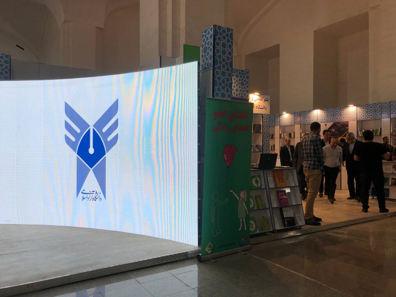 نمایشگاه کتاب تهران به نیمه رسید + تصاویر