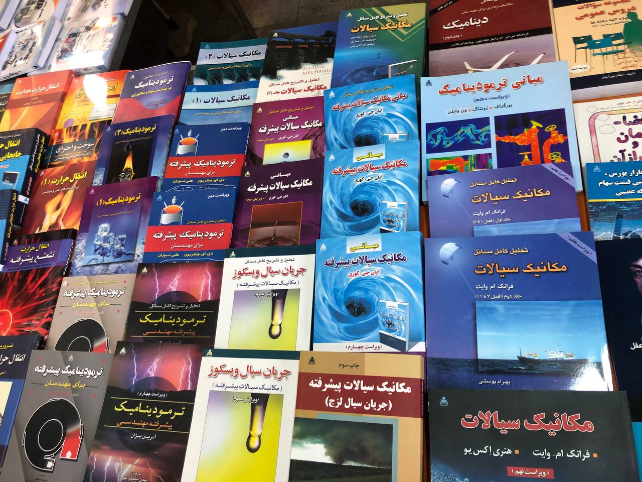 نمایشگاه کتاب تهران به نیمه رسید + تصاویر