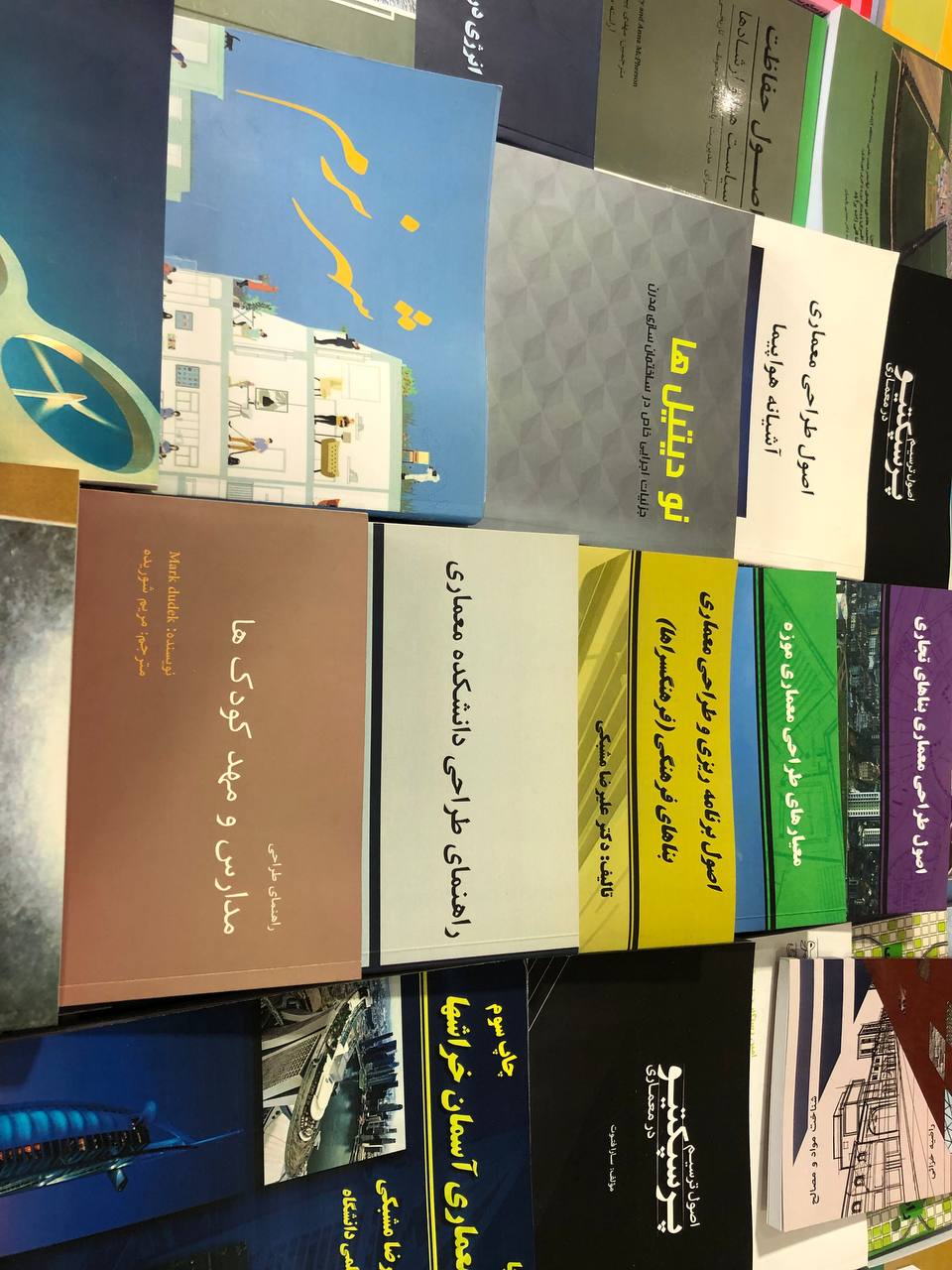 نمایشگاه کتاب تهران به نیمه رسید + تصاویر