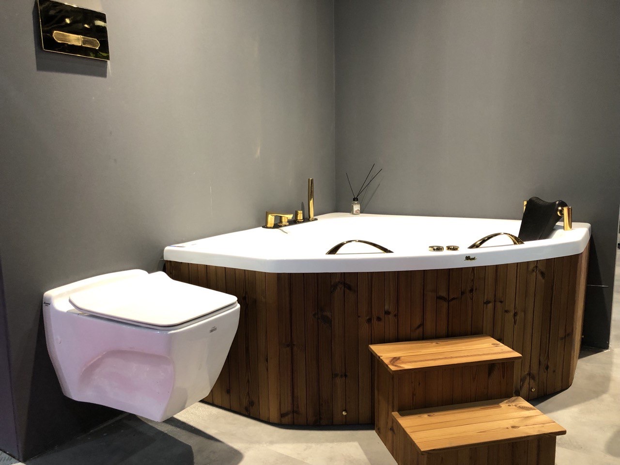 آغاز به کار بیستمین نمایشگاه صنایع و تجهیزات آشپزخانه،حمام و استخر