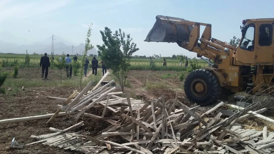 قلع و قمع ساخت و سازهای غیرمجاز در اراضی ملی کرمانشاه