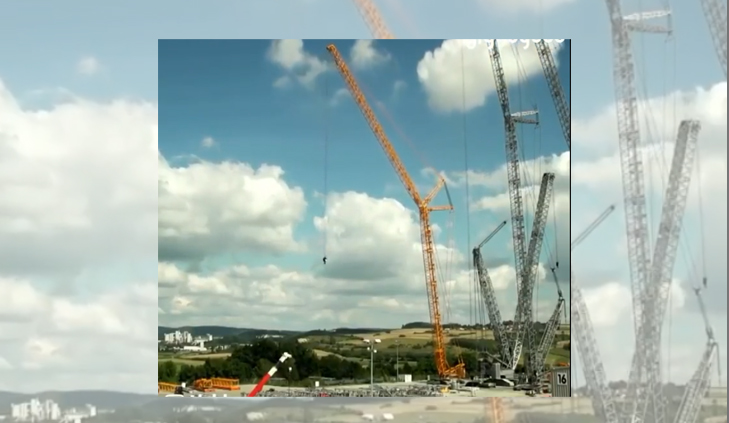 جرثقیل  libherr LR قدرتمند، هوشمند، جمع و جور