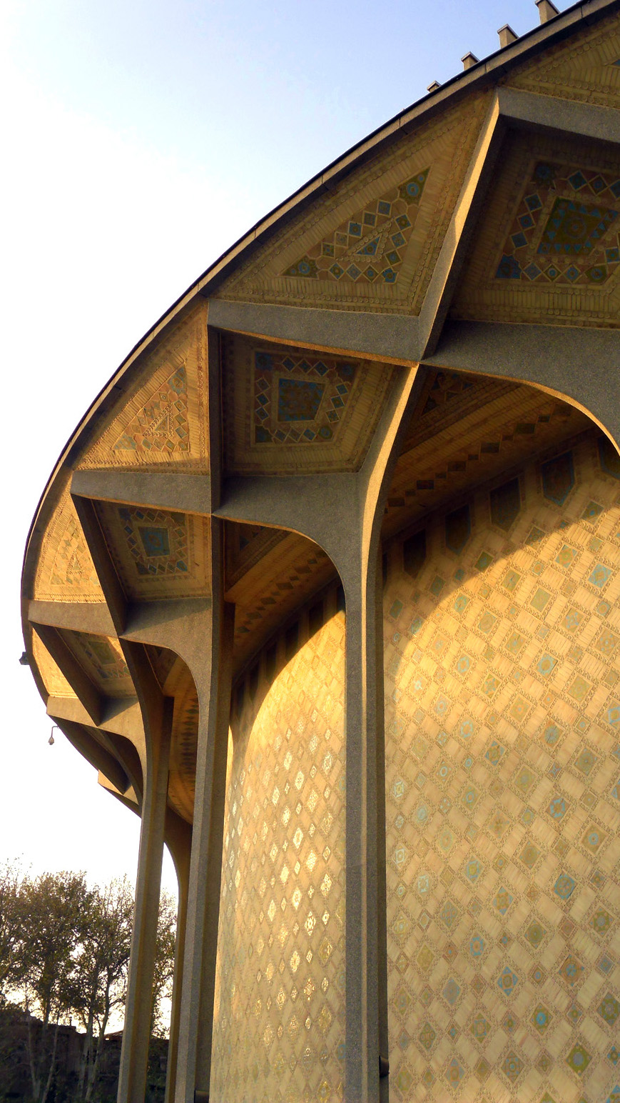 معماری ساختمان تئاتر شهر تهران