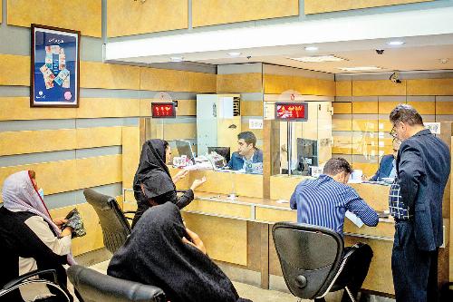 عامل تاخیر در خدمات بانکی