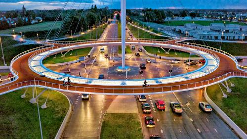 اولین فلکه و پل معلق جهان ویژه دوچرخه سواران