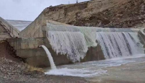 ویدیو / سرریز شدن سد چراغ ویس سقز