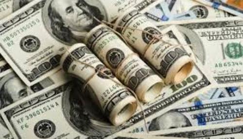 بازگشت پله‌ ای دلار از قله