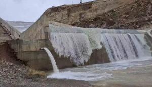 ویدیو / سرریز شدن سد چراغ ویس سقز