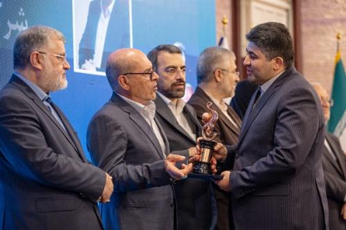 کاشی و سرامیک سعدی برای دومین سال متوالی صادرکننده برتر استان تهران شد