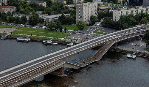 ویدیو/ ستون های پل در زیر آب چگونه ساخته می شوند؟