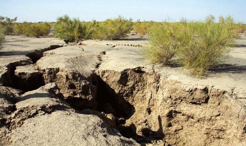 خشکسالی و کم آبی؛ عامل اصلی فرونشست زمین در بیشتر استان ها
